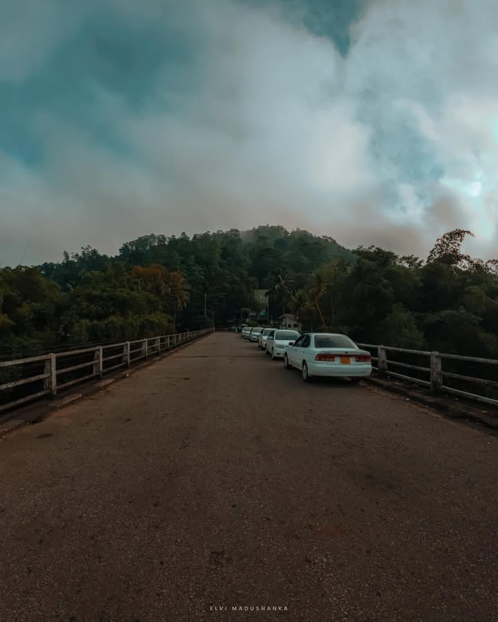 රත්නපුර මාර්ගයෙන් අයගමට එද්දී හම්බෙන පාලම