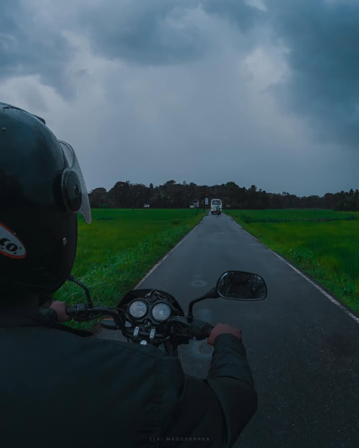 කේරලයේ වයිබ් එක <3 දවසෙන් යන්න පුළුවන් තවත් ගොඩක් පොස්ට් පේජ් එකේ තියෙනවා