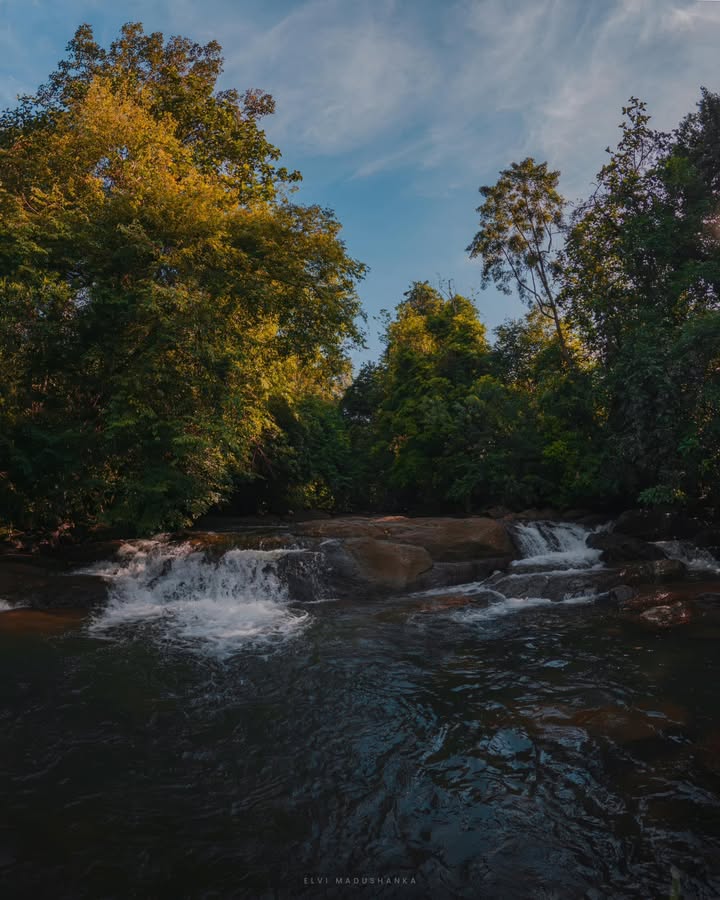 මියුනු ඇල්ලේ උඩ තියෙන නාන්න පුළුවන් තැන