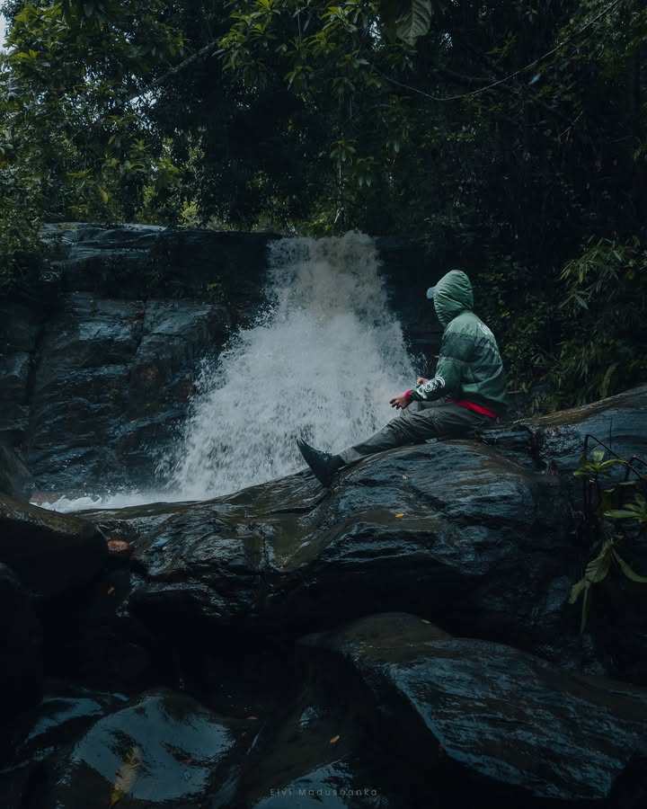 උන්දුගොඩ ටවුන් එකටම ලග තියෙන පාඩෑල්ල ඇල්ල