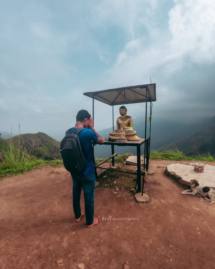 පුංචි සිරිපාදයේ තියෙන බුදුපිළිමය😌❤️