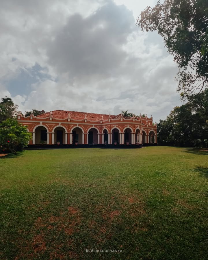 richmond castle එකේ පිටිපස්සේ