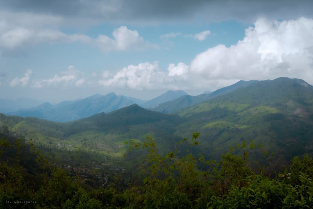 කෑලෑබොක්ක 360 view එක, දුරින් පෙන්නේ රිවස්ටන්