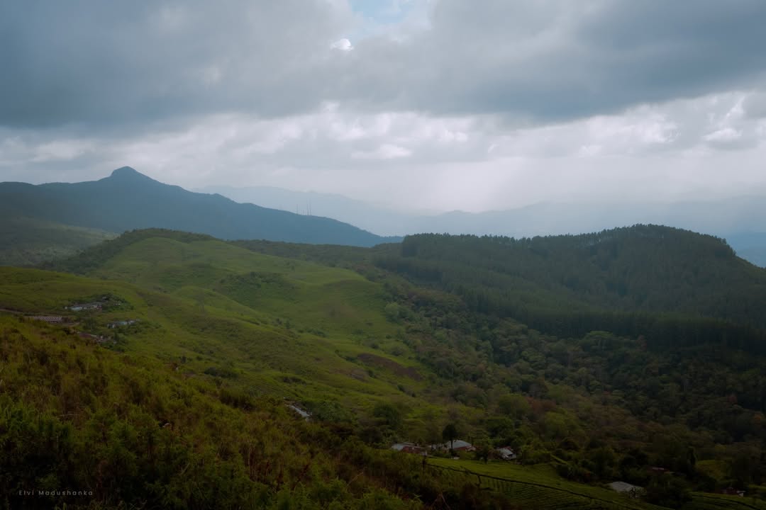 කෑලෑබොක්ක එන පාර දිගට හම්බෙන පුංචි දෙමල ගම්මාන