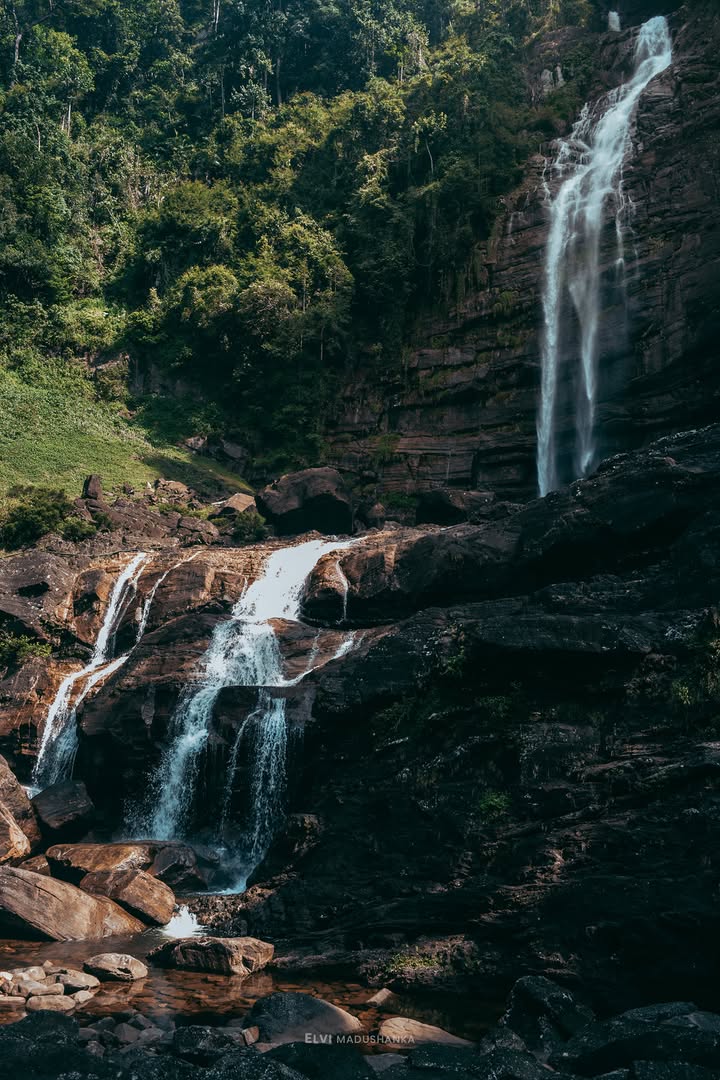 රත්නපුරේ තියෙන ලස්සනම දිය ඇලි වලින් එකක් මාපලාන ඇල්ල