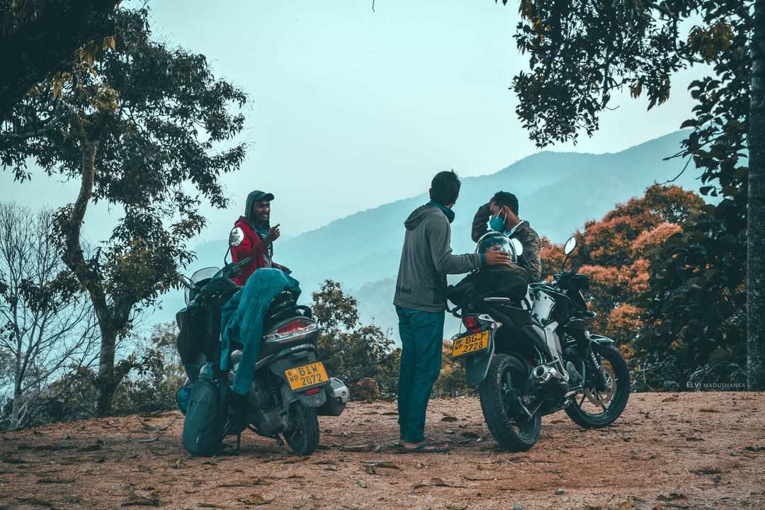 අපි  <3