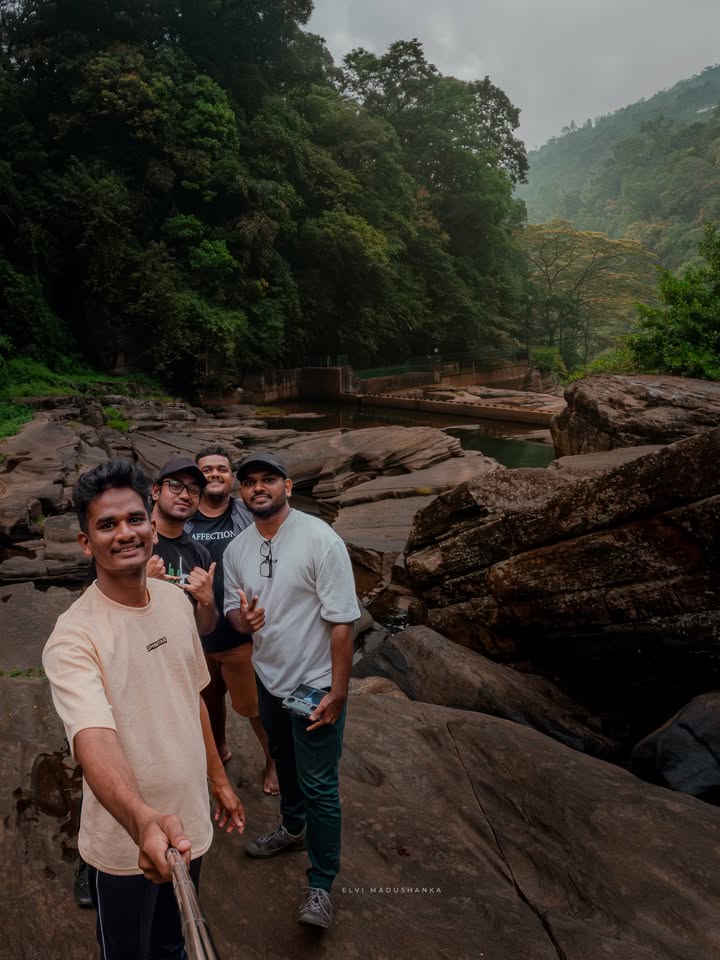 අපි