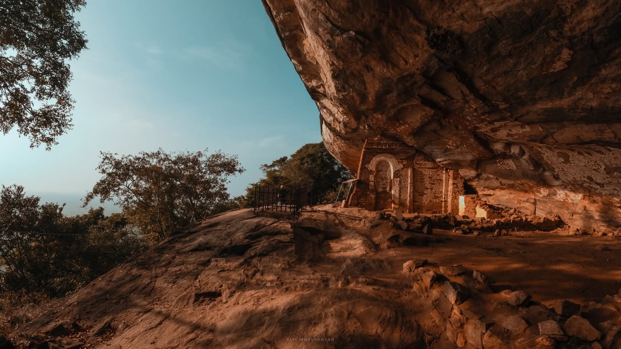 වහින කාලේට සීගිරියේ ගියොත් ඔයාලට වතුර මල් ටික ලස්සනට බලාගන්න පුළුවන්