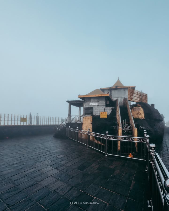 හැටන් පැත්තේ ඉදන් එද්දී මළුව