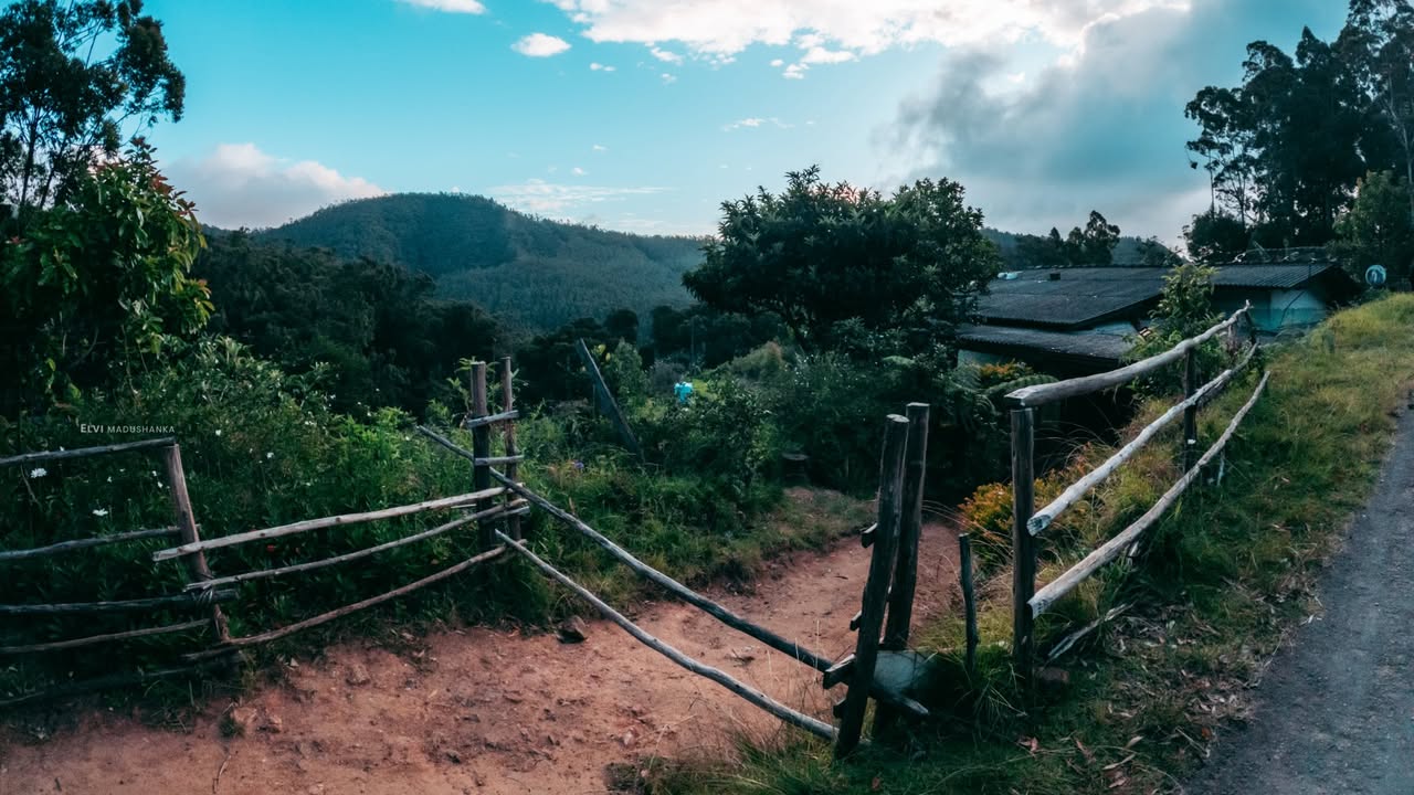 ඔහිය ස්ටේෂන් පටන් ගද්දිම හම්බෙන ලස්සන ගෙදරක් මේ ගෙදරට තියෙන්නෙත් පුදුම ලස්සන විව් එකක්