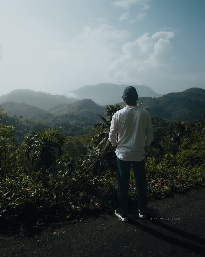 යටින්යන්තොට ඉදන් කිලෝමීටර් 5ක් විතර යද්දී හම්බෙන ඒ ලස්සන පාර