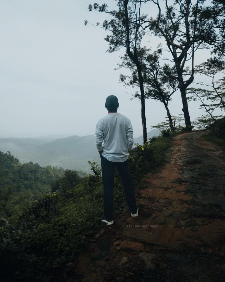 දේවාලේ ලග ඉදන් ගමන් පටන් ගද්දි ඒ පාර